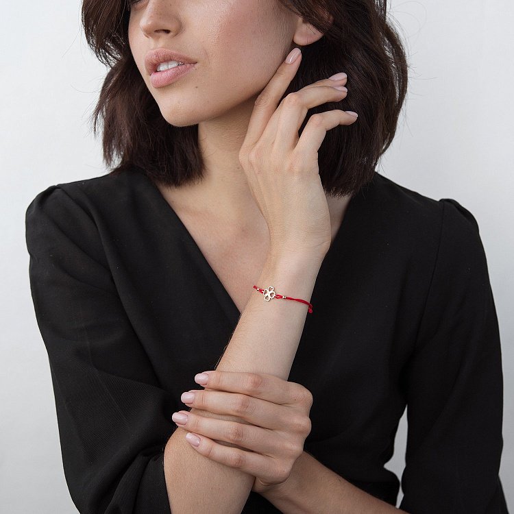 Браслет с красной нитью "Клевер" б04208 от ювелирного магазина Оникс - 1