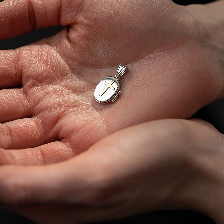 Золотий кулон для фотографії з хрестиком п03440 від ювелірного магазину Онікс - 1