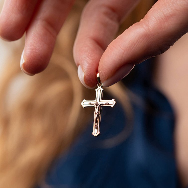 Золотий хрестик з розп'яттям п03728 від ювелірного магазину Онікс - 1