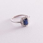 Серебряное кольцо с сапфиром и фианитами 111459 от ювелирного магазина Оникс