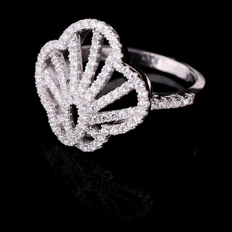 Срібний перстень з фіанітами (родій) 111497 від ювелірного магазину Онікс