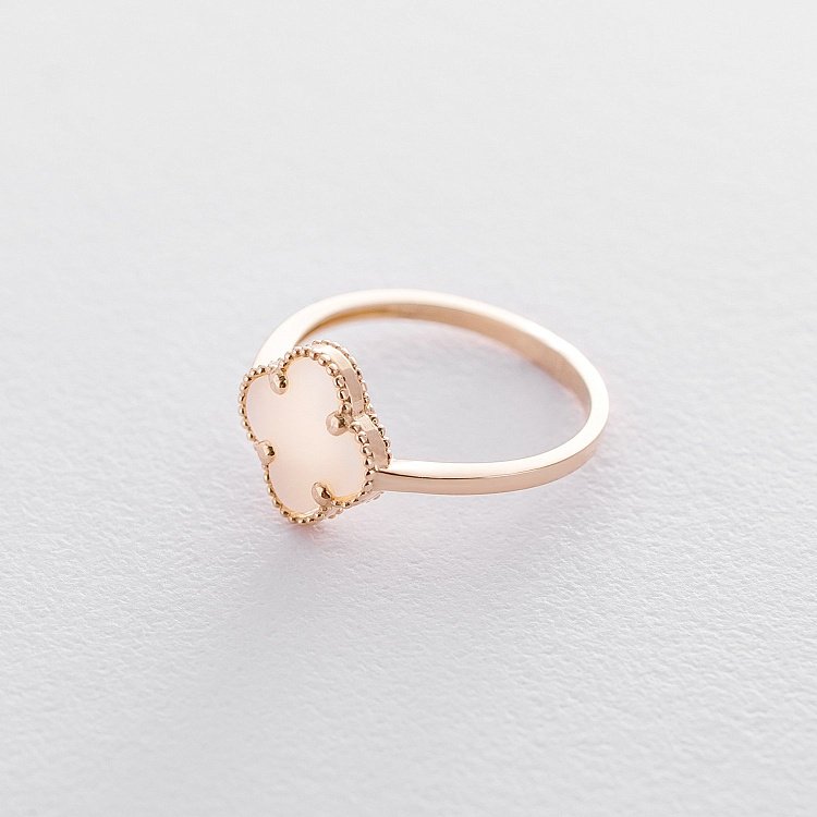 Каблучка "Конюшина" в жовтому золоті з перламутром к05408 від ювелірного магазину Онікс - 2