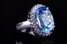 Женское кольцо с голубым топазом (фианиты) 111427 от ювелирного магазина Оникс - 1
