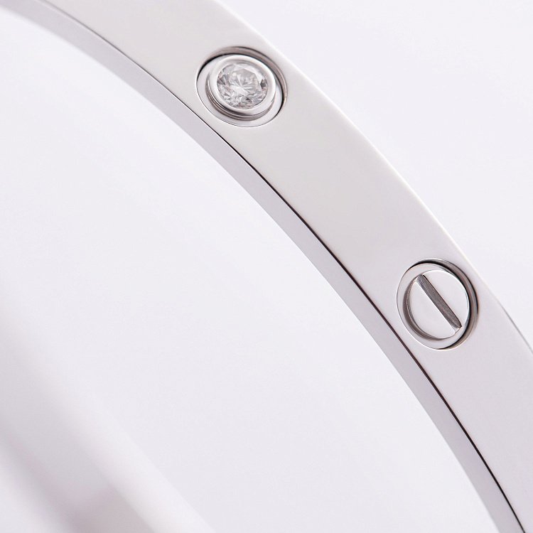 Жесткий браслет "Love" с бриллиантами (белое золото) 531761121 от ювелирного магазина Оникс - 6