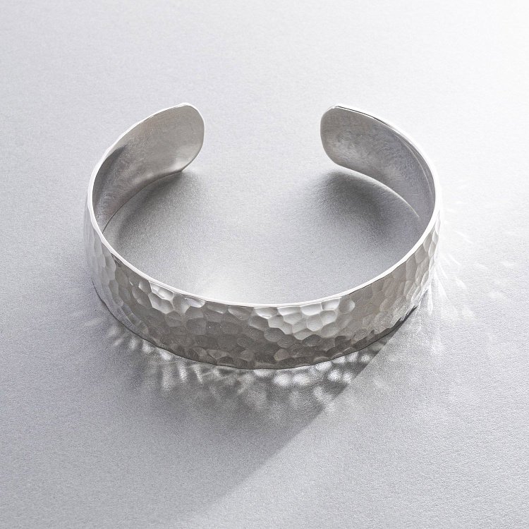 Жесткий серебряный браслет "Марс" 141735 от ювелирного магазина Оникс - 4