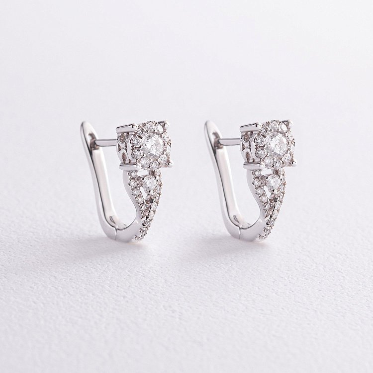 Сережки в білому золоті з діамантами с478 Сережки в білому золоті з діамантами с478 від ювелірного магазину Онікс