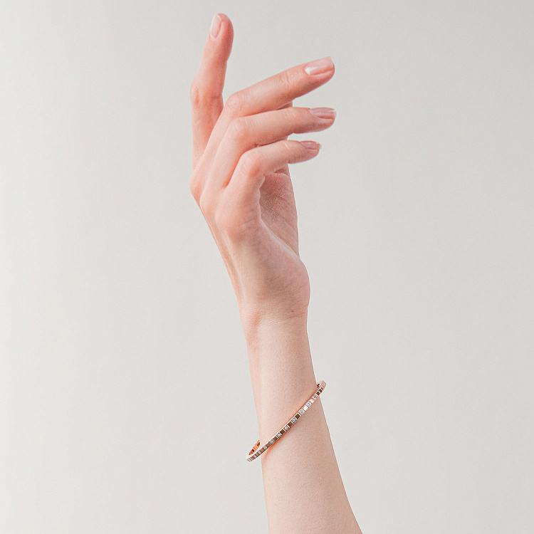 Жесткий золотой браслет "Кубики" (фианиты) б05612 от ювелирного магазина Оникс - 1