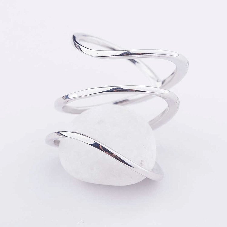 Серебряное кольцо с фианитами 111812 от ювелирного магазина Оникс - 1