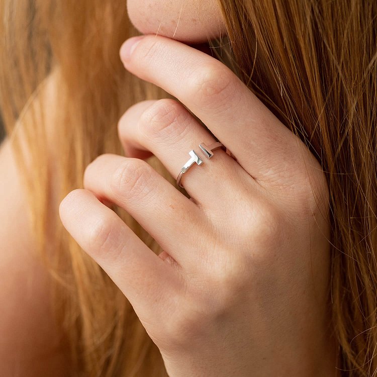 Кольцо "Tina" в белом золоте к05191 от ювелирного магазина Оникс - 1