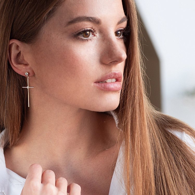 Серьги - пусеты "Кресты" в желтом золоте (фианиты) с07369 от ювелирного магазина Оникс - 1