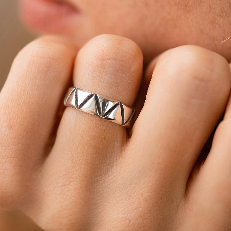 Серебряное кольцо "Chloe" 112812 от ювелирного магазина Оникс - 3