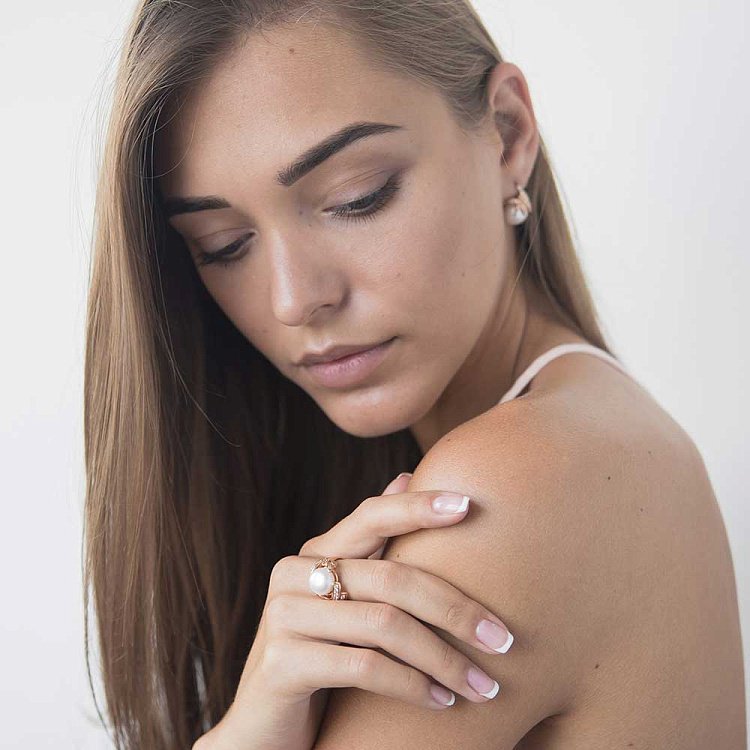 Золоті сережки з культивованими прісноводним перлами і фіанітами с03495 від ювелірного магазину Онікс - 5