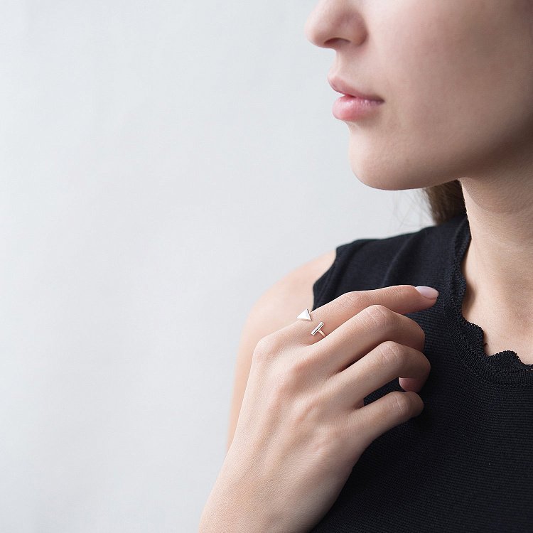 Срібна каблучка Геометрія 112244 від ювелірного магазину Онікс - 1