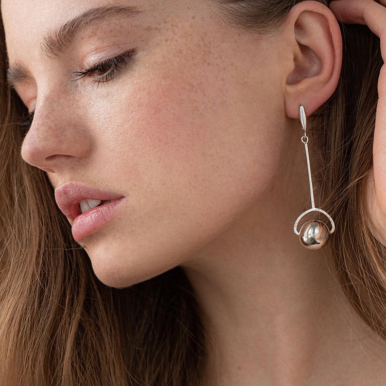 Серебряные серьги "Сфера" 12298 от ювелирного магазина Оникс