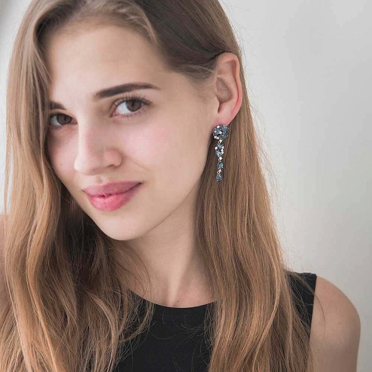 Золотые серьги с топазом и фианитами с457 от ювелирного магазина Оникс