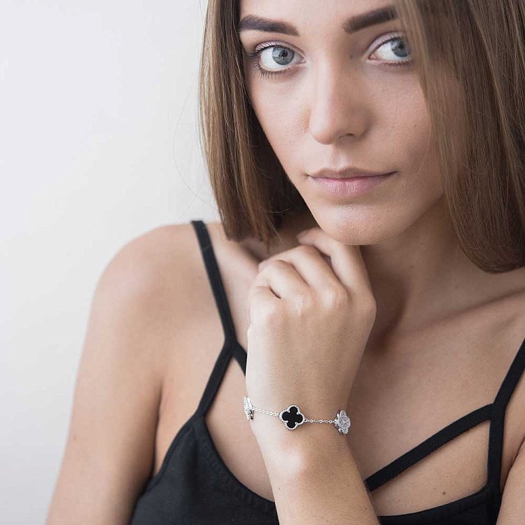 Срібний браслет "Конюшина" з оніксом і фіанітами 14990 від ювелірного магазину Онікс - 3