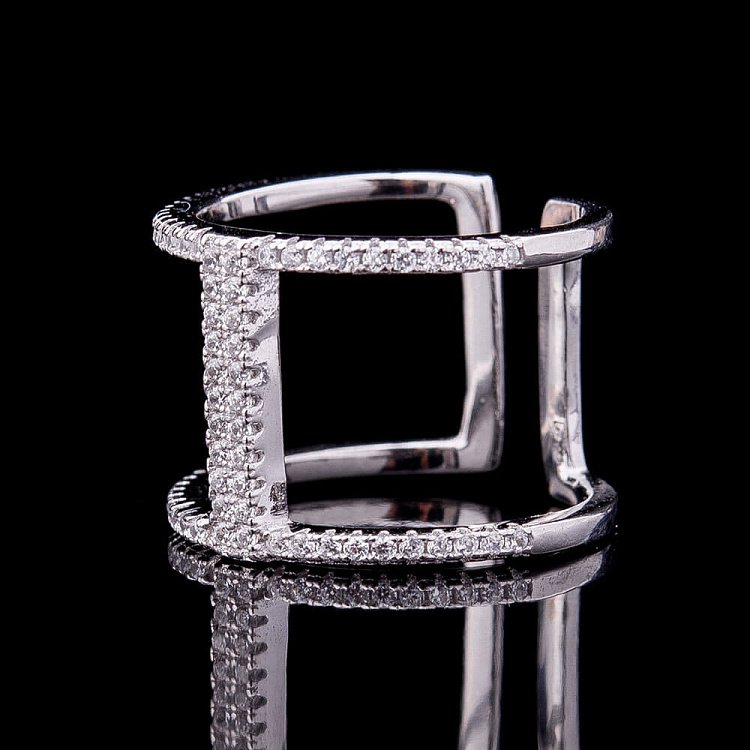 Срібний перстень з фіанітами 111731 від ювелірного магазину Онікс - 1