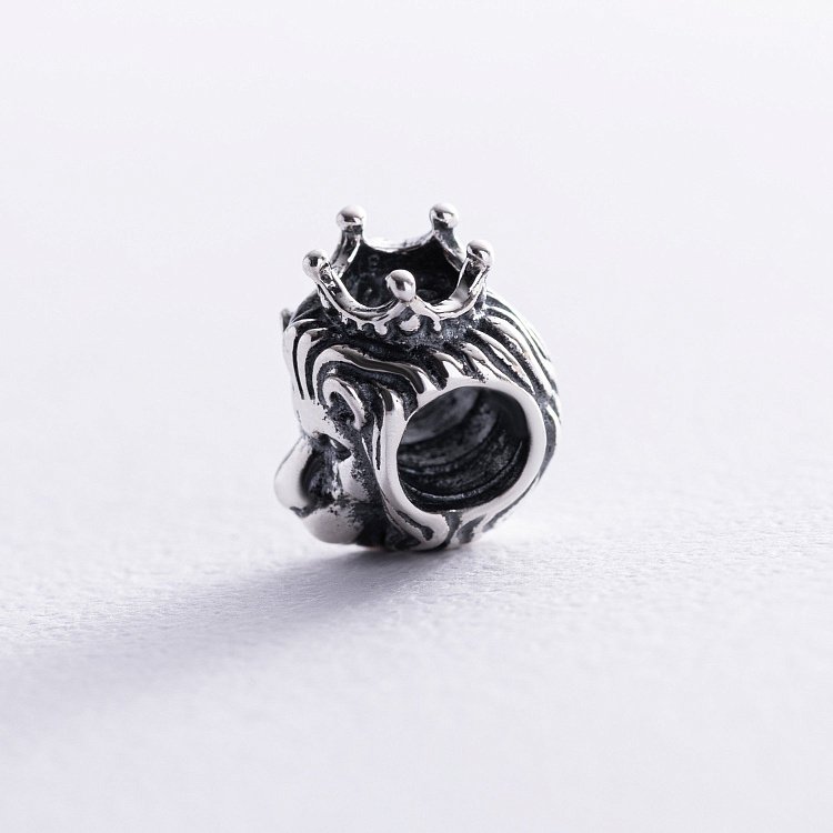 Серебряный шарм "Король Лев" 132343 - 1 Серебряный шарм "Король Лев" 132343 от ювелирного магазина Оникс - 1