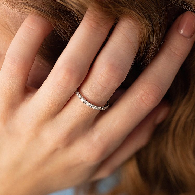 Золотое кольцо с дорожкой камней (бриллианты) кб0455ca от ювелирного магазина Оникс - 4