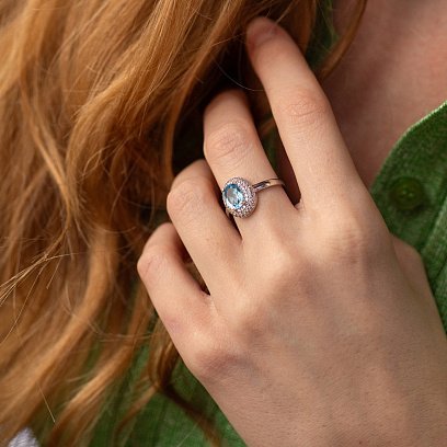 Золота каблучка з блакитним топазом і фіанітами к04662 №6