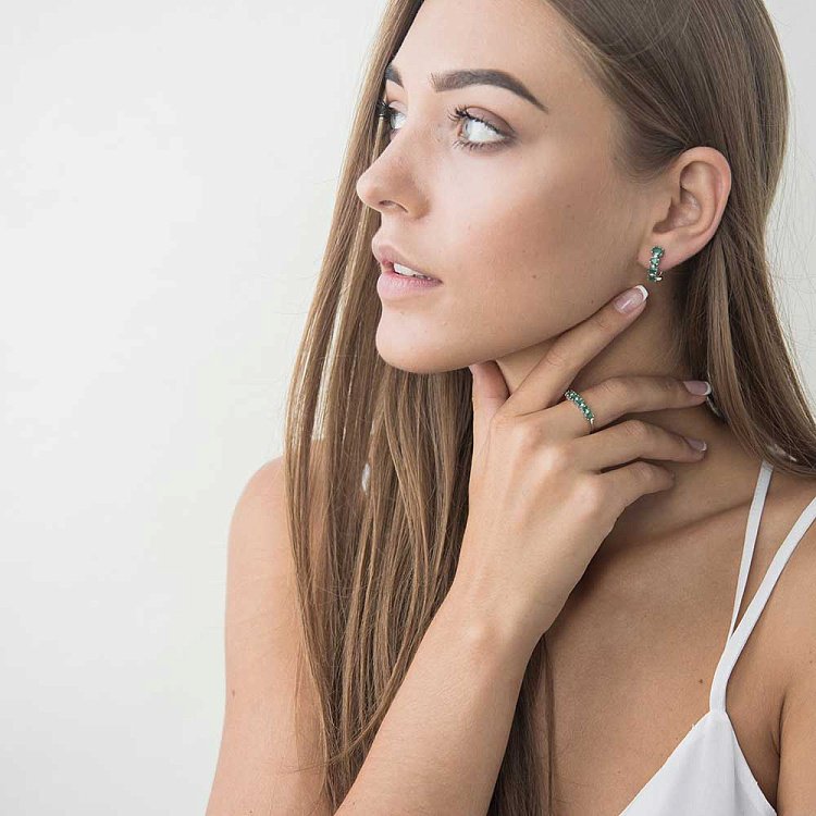 Золотые серьги с изумрудами и бриллиантами E11170Eaj от ювелирного магазина Оникс - 3