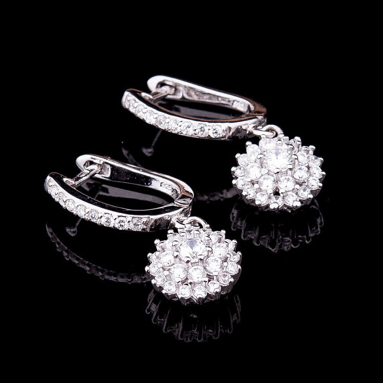 Серебряные серьги с фианитами с26 от ювелирного магазина Оникс - 1