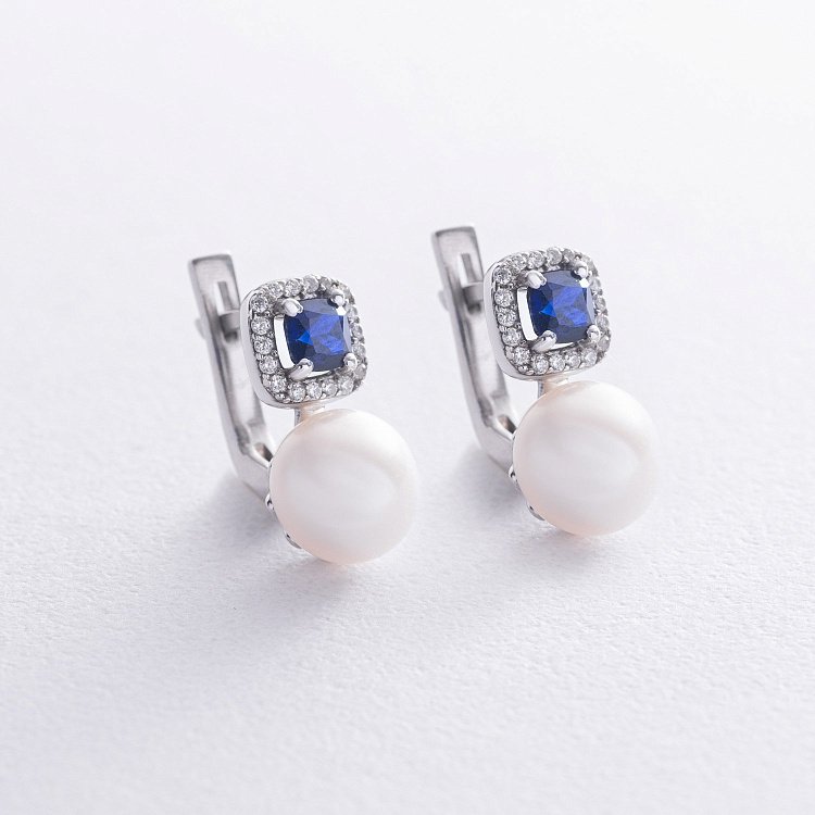 Серебряные серьги с жемчугом, синт. сапфирами и фианитами 2487/1р-PWTNS от ювелирного магазина Оникс