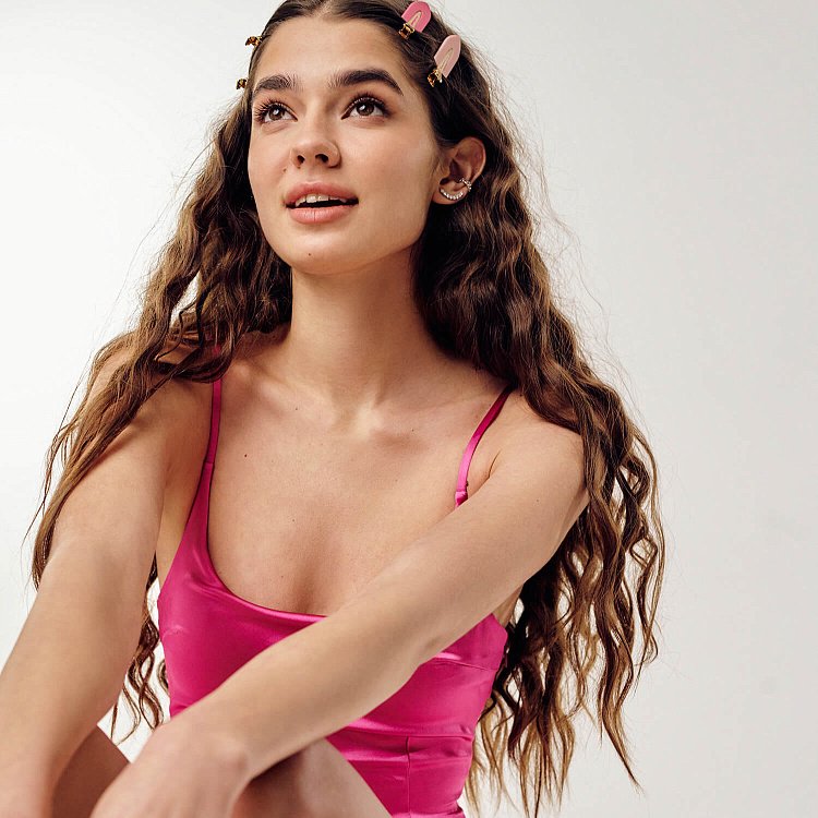 Срібні сережки - клаймбери "Сільвія" з фіанітами 40022 від ювелірного магазину Онікс - 2