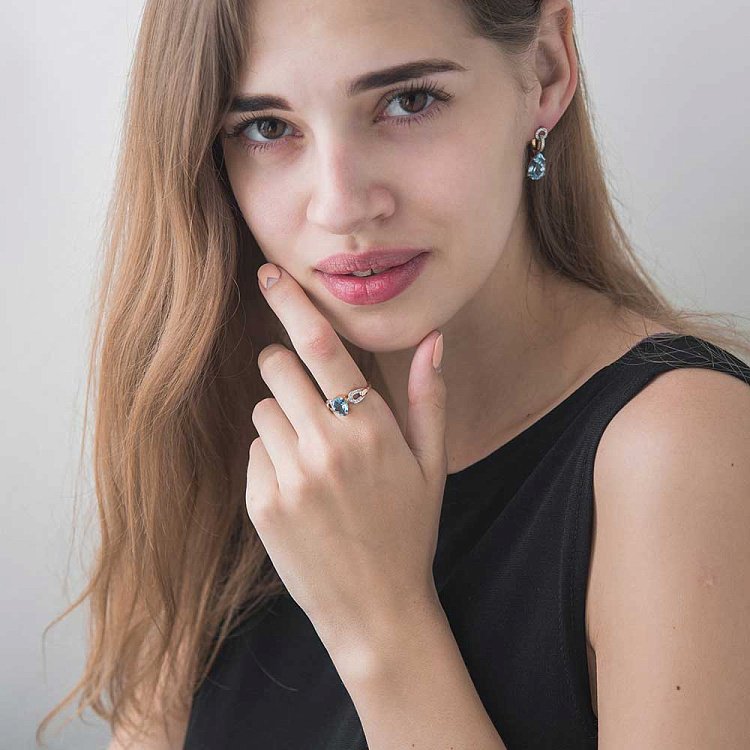 Золота каблучка з топазом і фіанітами кб366 від ювелірного магазину Онікс - 1