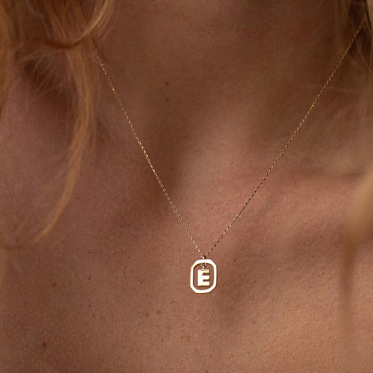 Колье с буквой "Е" в желтом золоте кол02463Е от ювелирного магазина Оникс - 3