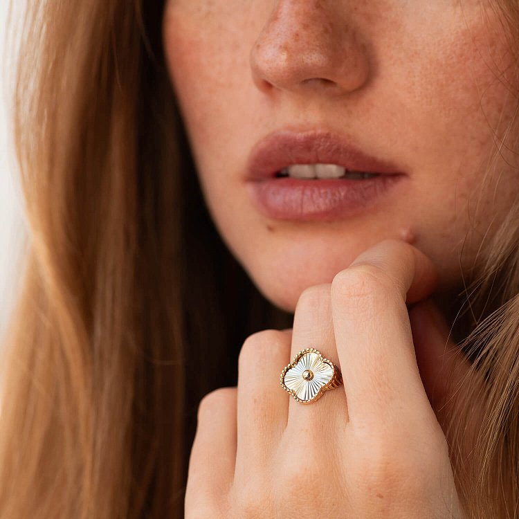 Кольцо "Клевер" в желтом золоте к08207 от ювелирного магазина Оникс - 2