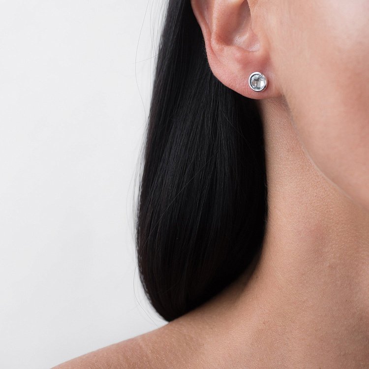 Серебряные серьги -  гвоздики с голубым топазом 122173 от ювелирного магазина Оникс - 3