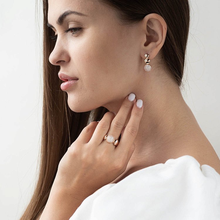 Золотое кольцо с фианитами к04959 от ювелирного магазина Оникс - 1