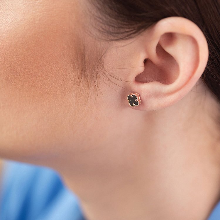 Cерьги - пусеты "Клевер" с ониксом mini (красное золото) с08402 от ювелирного магазина Оникс - 5