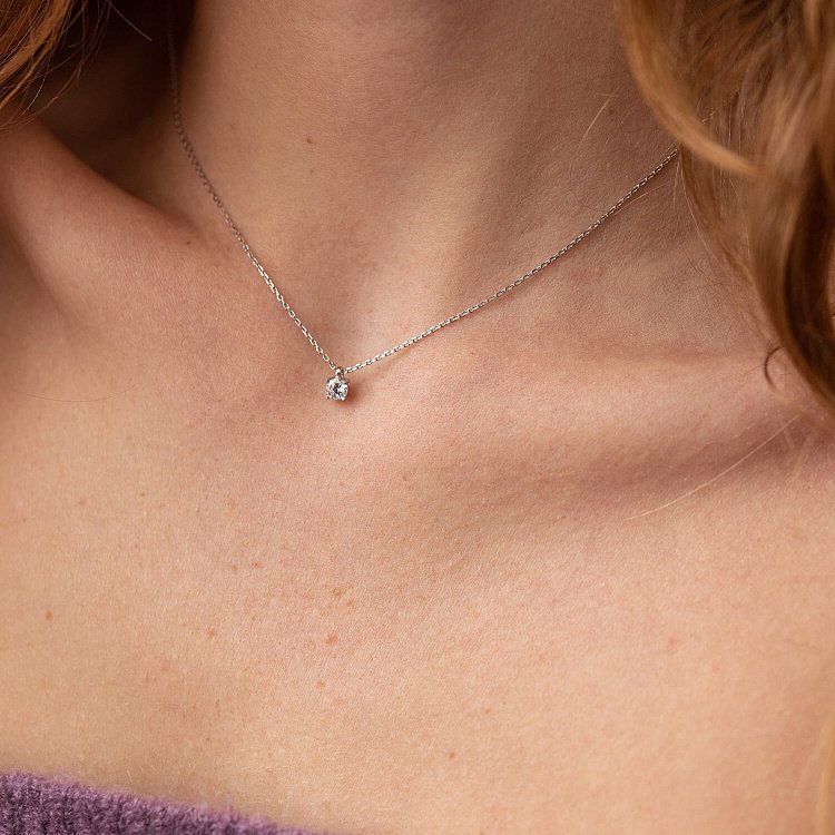 Серебряное колье с фианитом 908-01045 от ювелирного магазина Оникс - 1