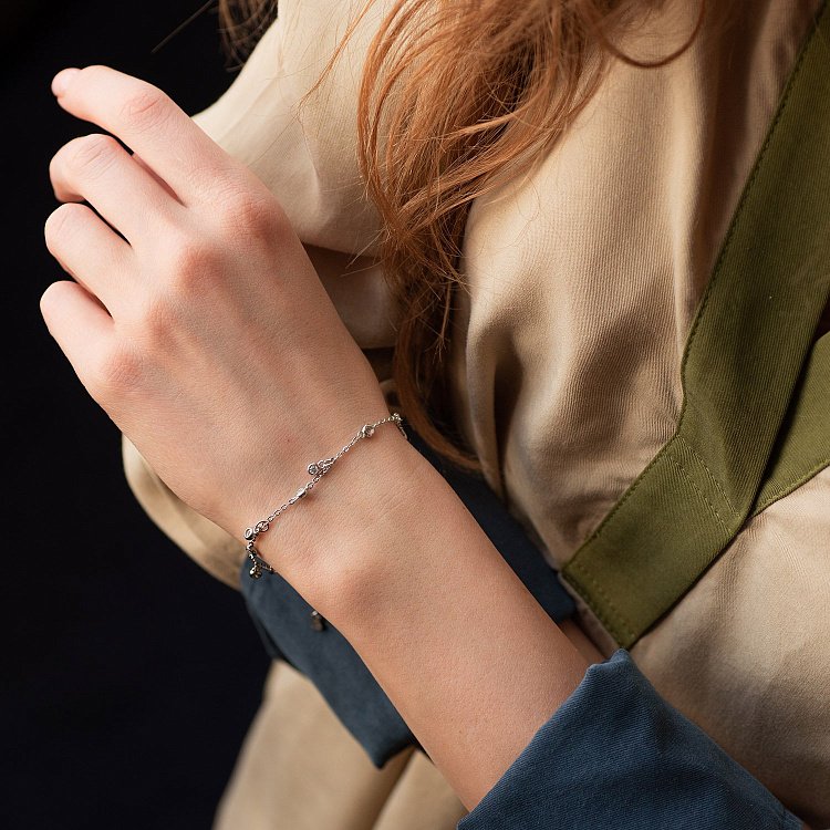 Срібний браслет з фіанітами 141538 від ювелірного магазину Онікс - 1