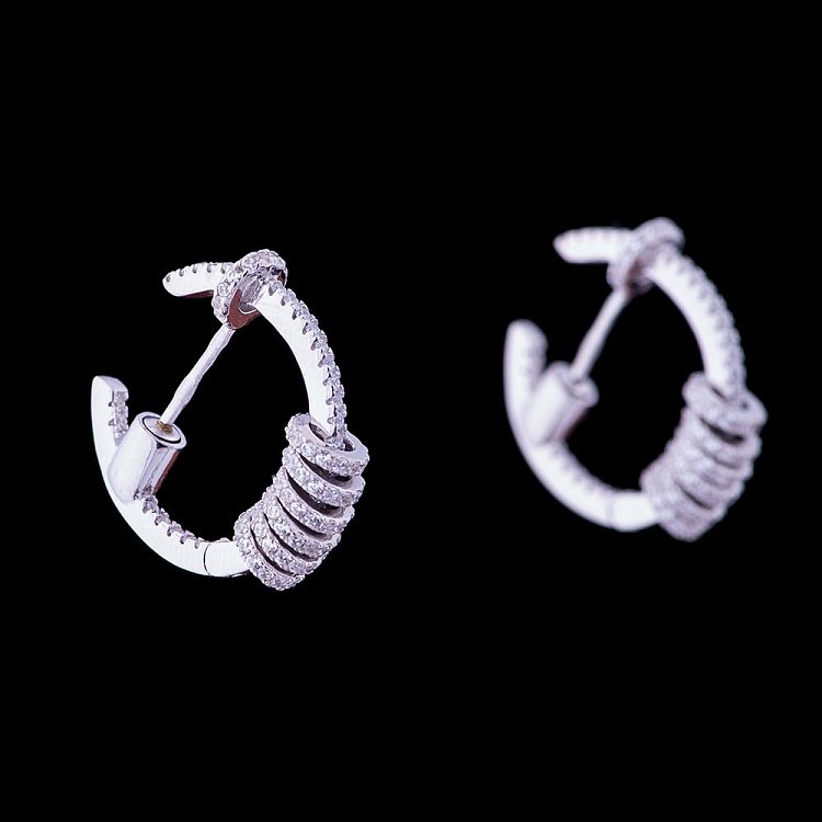 Срібні сережки (фіаніти) 121876 від ювелірного магазину Онікс