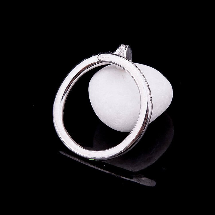 Эксклюзивное серебряное кольцо "Гвоздик" с фианитами 111729 от ювелирного магазина Оникс - 1