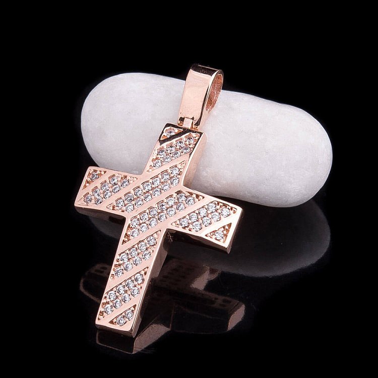 Золотой крест с фианитами п02193 Золотой крест с фианитами п02193 от ювелирного магазина Оникс