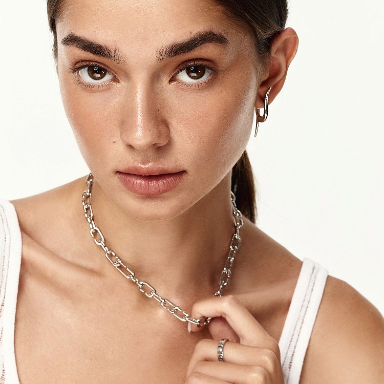 Серебряное колье "Billie" 15192 от ювелирного магазина Оникс