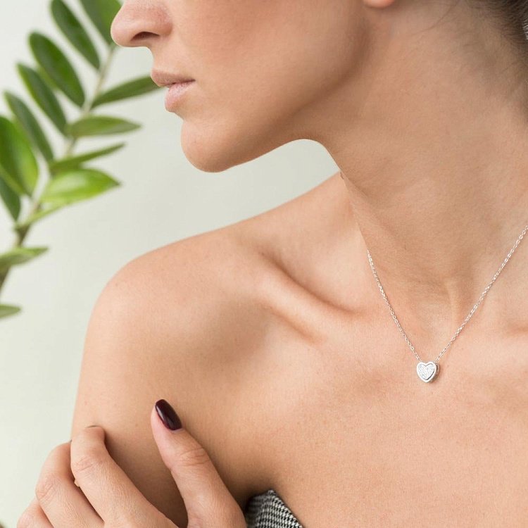 Серебряное колье с сердечком (фианиты) 18648 от ювелирного магазина Оникс