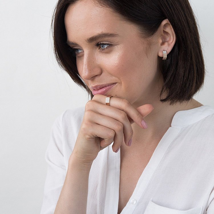 Золотое кольцо с фианитами к06004 от ювелирного магазина Оникс - 3