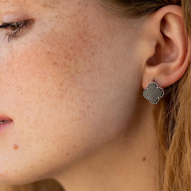 Срібні сережки "Конюшина" з оніксом 122112 від ювелірного магазину Онікс - 9