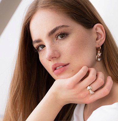 Золотое кольцо "Пантера" (фианиты, жемчуг) к06068 №2