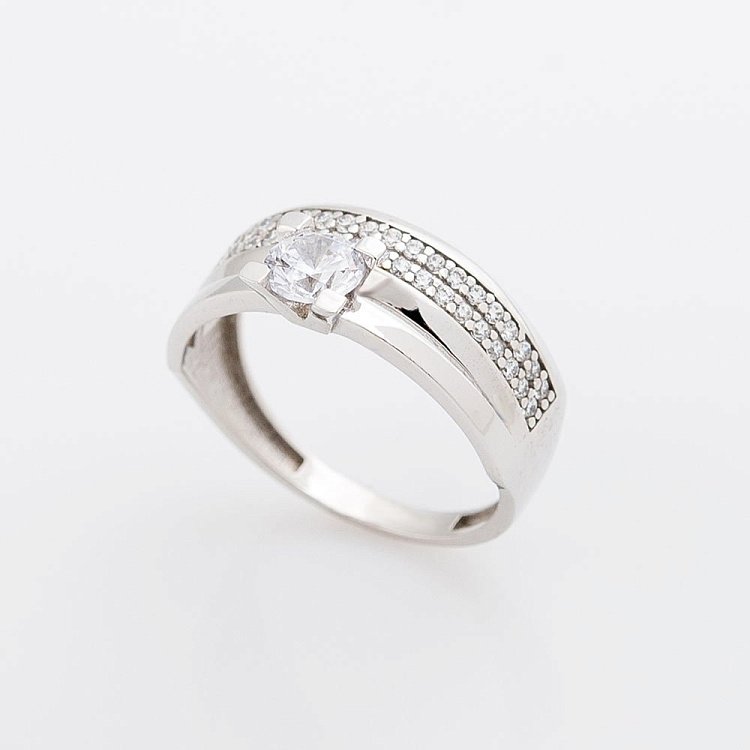 Золотое кольцо с фианитами к04890 Золотое кольцо с фианитами к04890 от ювелирного магазина Оникс