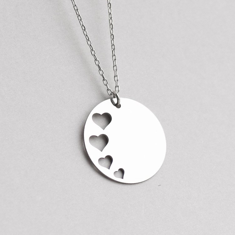 Серебряное колье "Сердечки" (возможна гравировка) 18705 от ювелирного магазина Оникс - 3