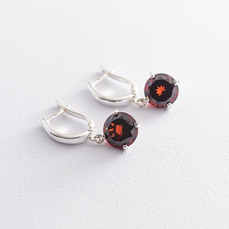 Срібні сережки "Захоплення" з синт. піропом 122856 від ювелірного магазину Онікс