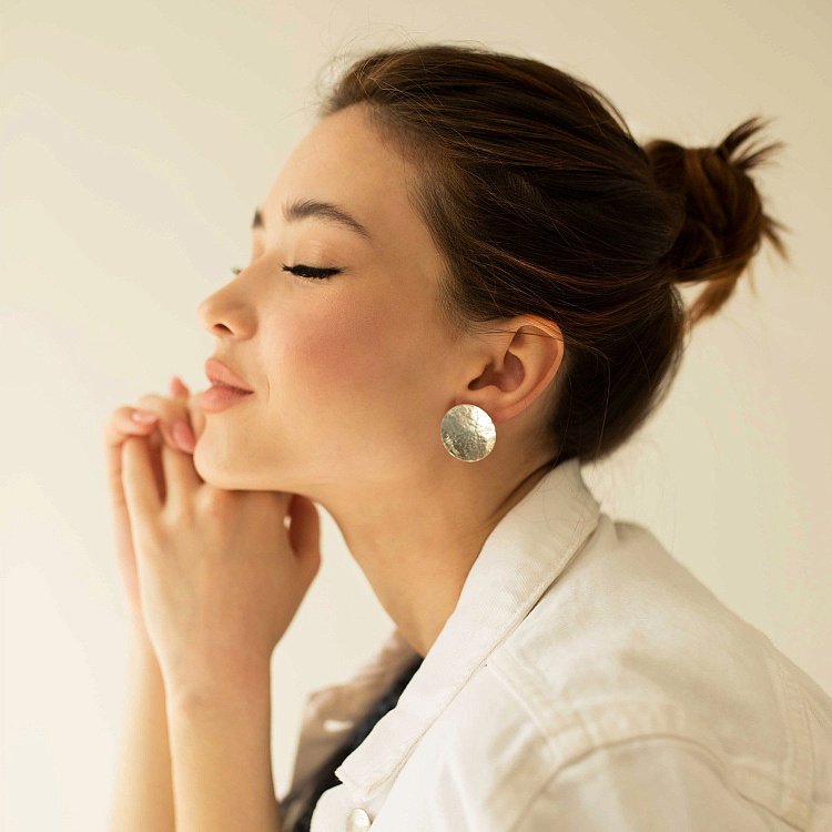 Великі срібні сережки-пусети "Сонячні зайчики" 122642 від ювелірного магазину Онікс - 12