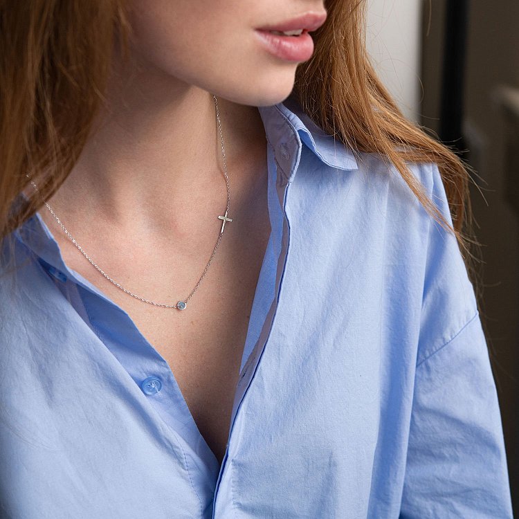 Колье с крестиком в белом золоте 860251В от ювелирного магазина Оникс - 2