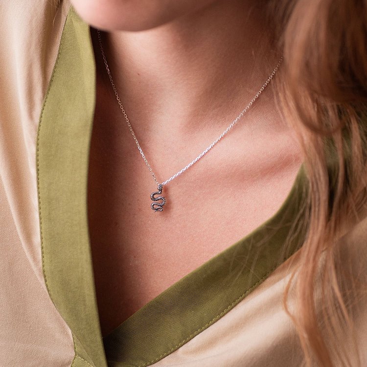 Серебряное колье "Змея" 181108 от ювелирного магазина Оникс - 2